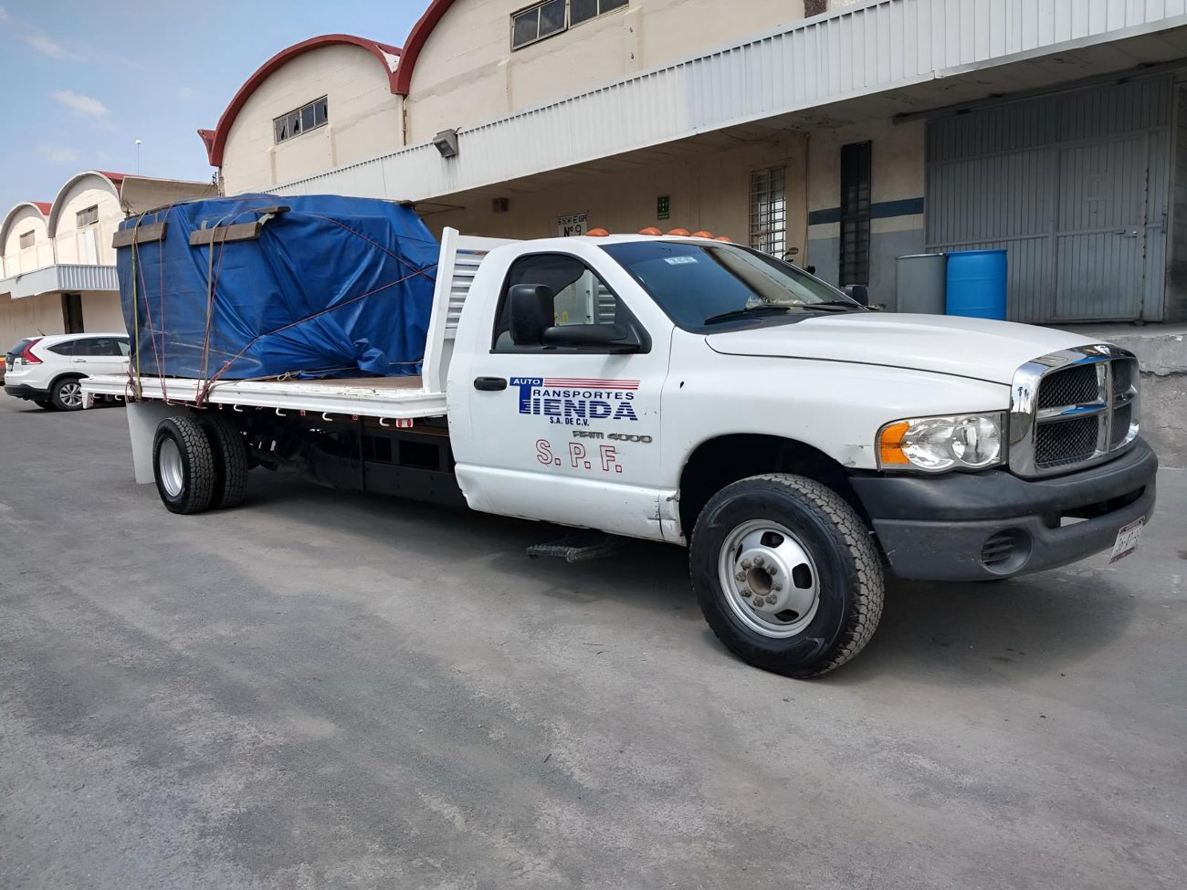 Unidad de AutoTransportes Tienda con carga