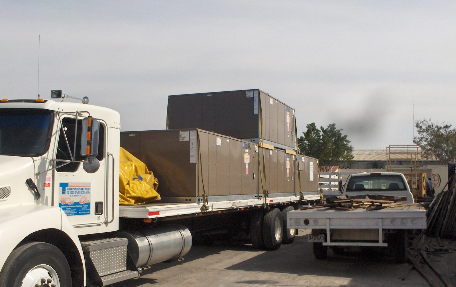 Torton de plataforma de AutoTransportes Tienda cargando equipo pesado, hasta 37 pies de largo